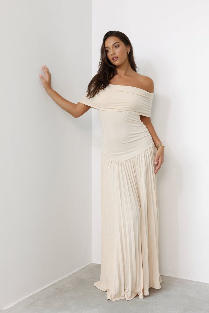 Aurora - Elegant Women's Wedding Guest Dress with Off-Shoulder Neckline and Pleated Maxi Skirt