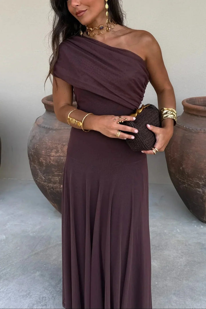 Naomi - Elegant Women&